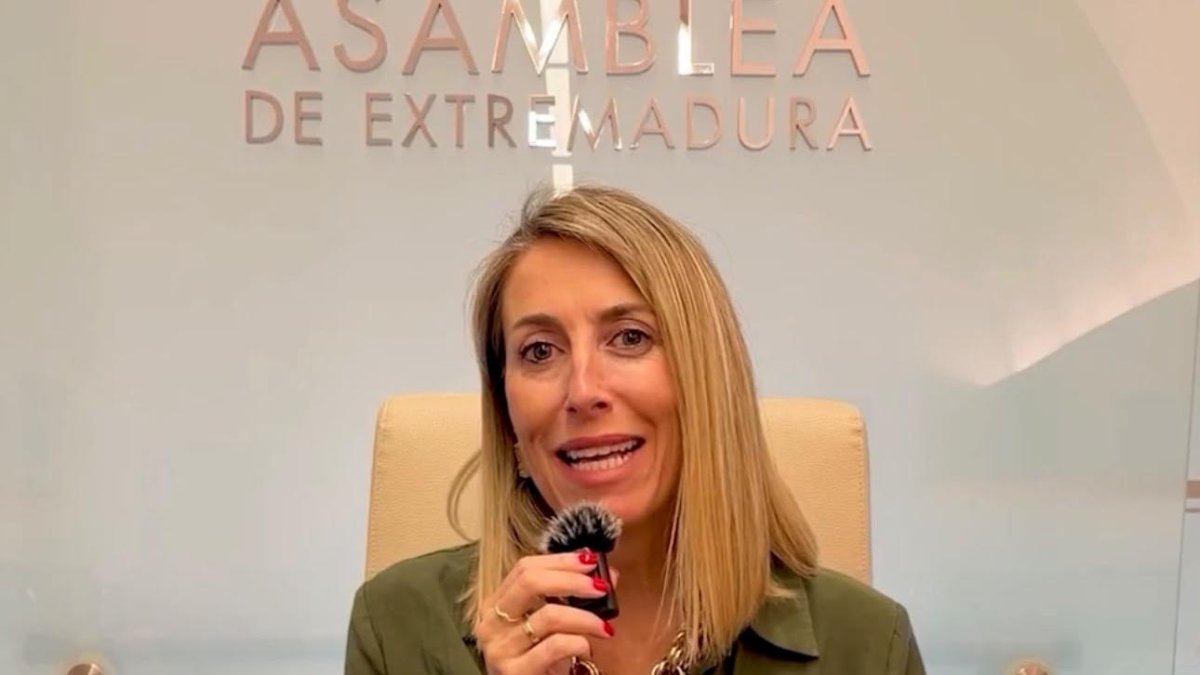 La presidenta de la Junta de Extremadura, María Guardiola