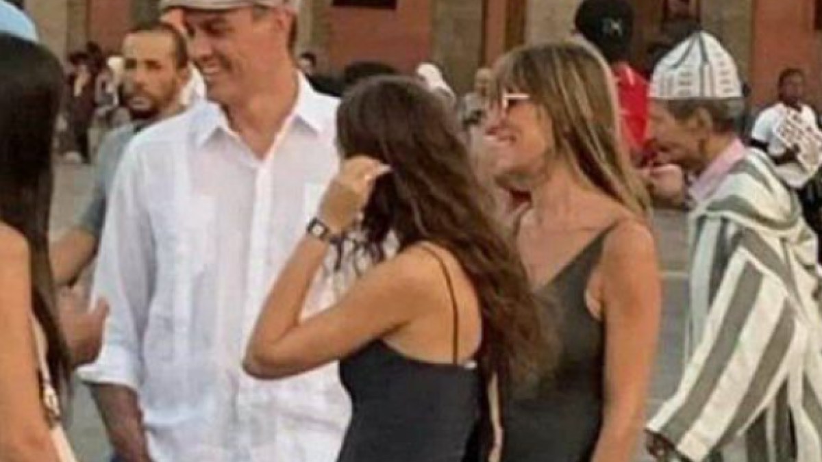 Sanchez con Begoña Gomez en Marruecos en 2023