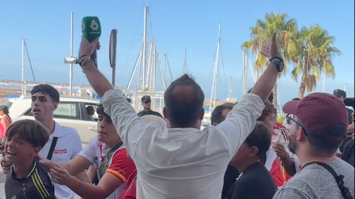 Un reportero de La Sexta es increpado durante la manifestación en Ceuta