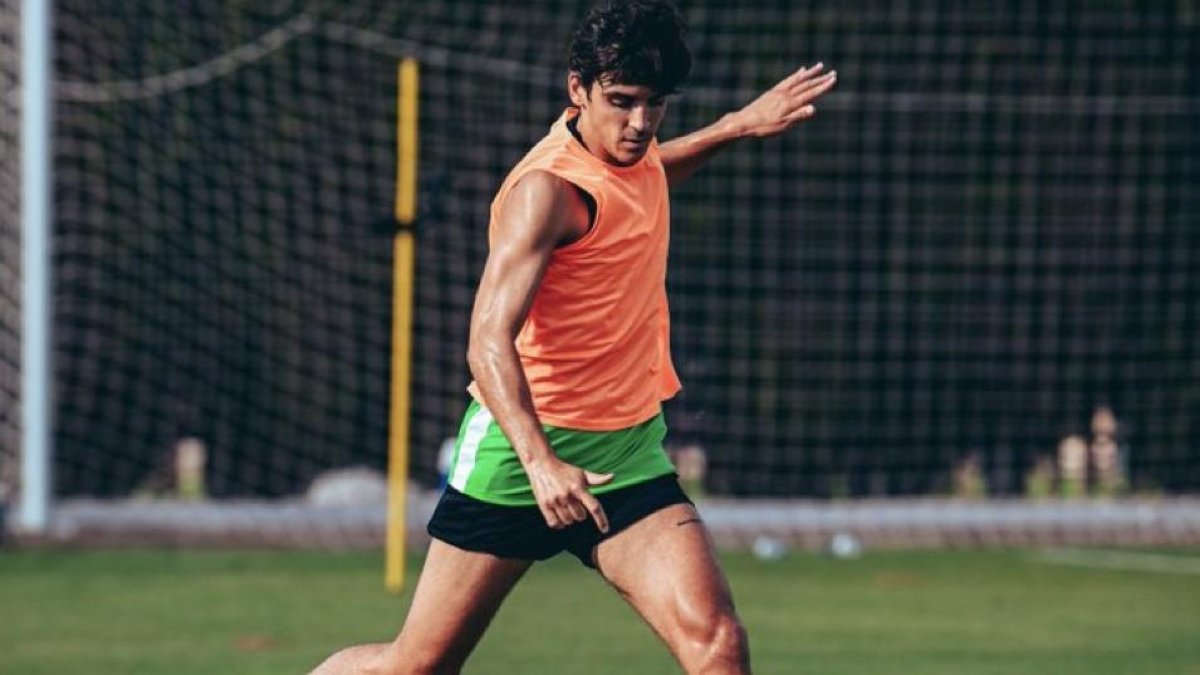Gonzalo Villar en un entrenamiento con el Elche CF