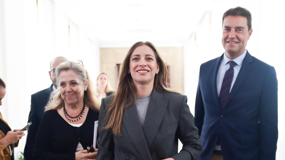 La portavoz del PP en el Congreso, Ester Muñoz (2d), a su llegada a la Junta de Portavoces en el Congreso de los Diputados, a 29 de septiembre de 2026