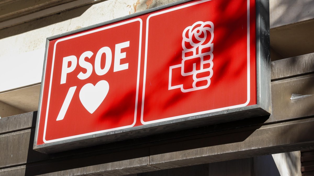 Fachada de la sede del PSOE en Ferraz