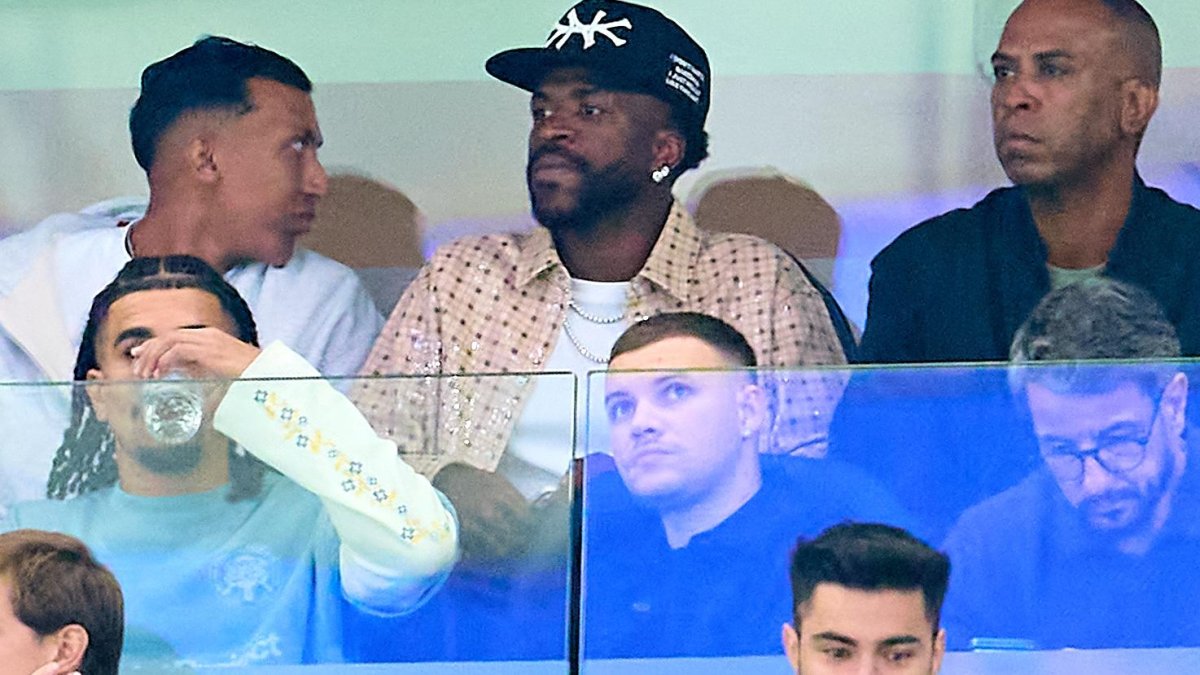 Vinicius, en el palco de jugadores no convocados del Santiago Bernabéu