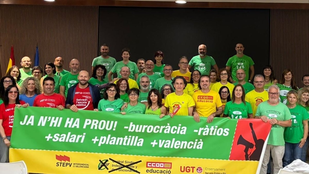 Delegados de STEPV, CCOO y UGT se encierran en Educación para exigir reiniciar las negociaciones pendientes de la huelga 