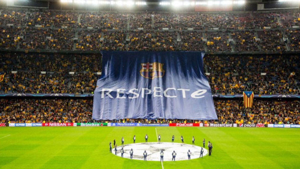 Aluvión de esteladas en el Nou Camp en un nuevo órdago separatista