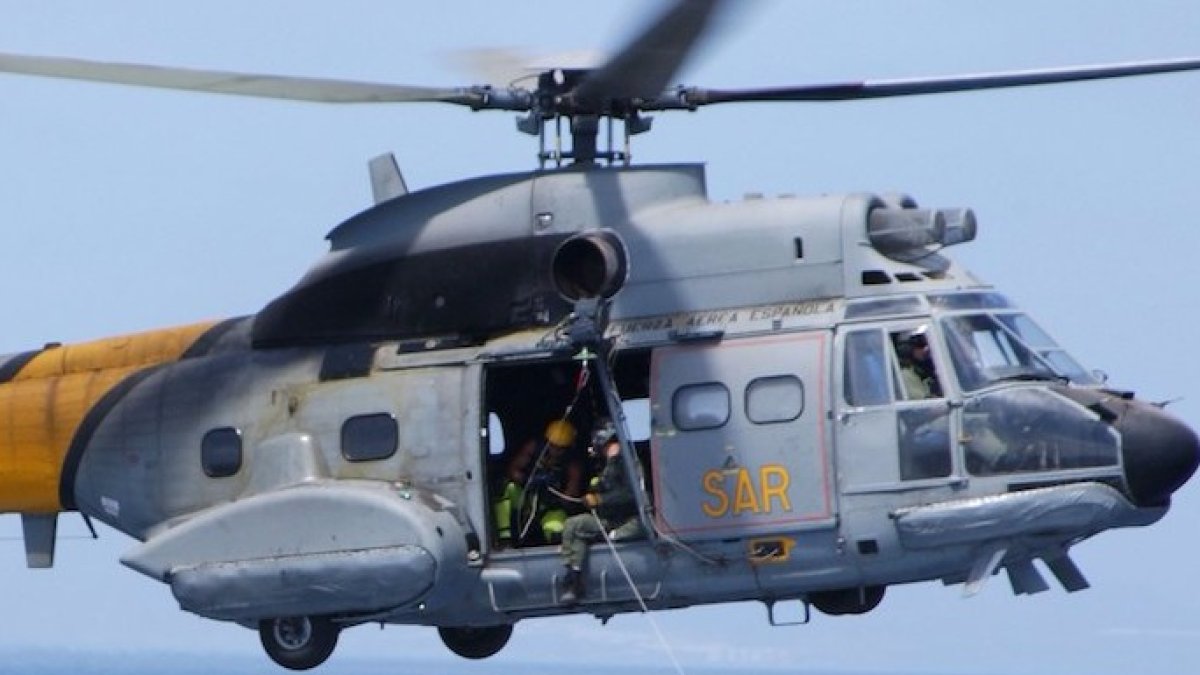 La cabina del helicóptero da un giro a la búsqueda de los militares