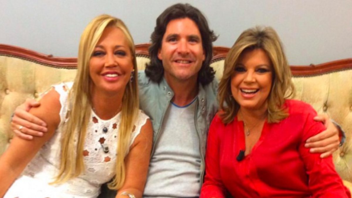 Foto para el recuerdo de Toño Sanchís con sus representadas Belén Esteban y Terelu Campos.