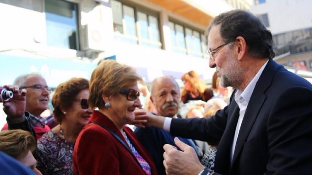 Rajoy impone su ley a Aguirre en unas listas con escabechina y disputa