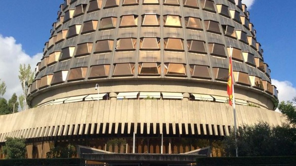 La primera medida es recurrir ante el Constitucional