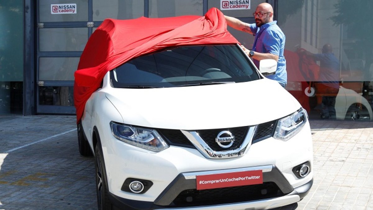 Nissan vende un coche por Twitter y se convierte en referente europeo