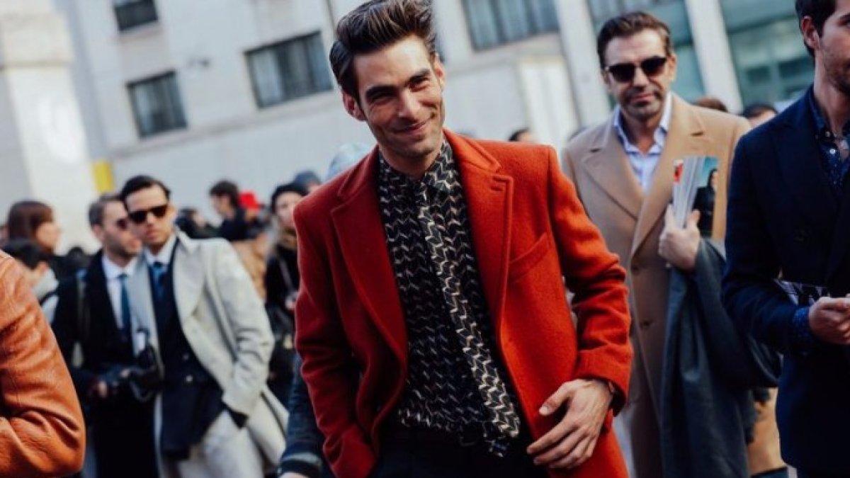 Así se sonriente se paseó entre los estilistas internacionales en la Semana de la Moda de Milán.