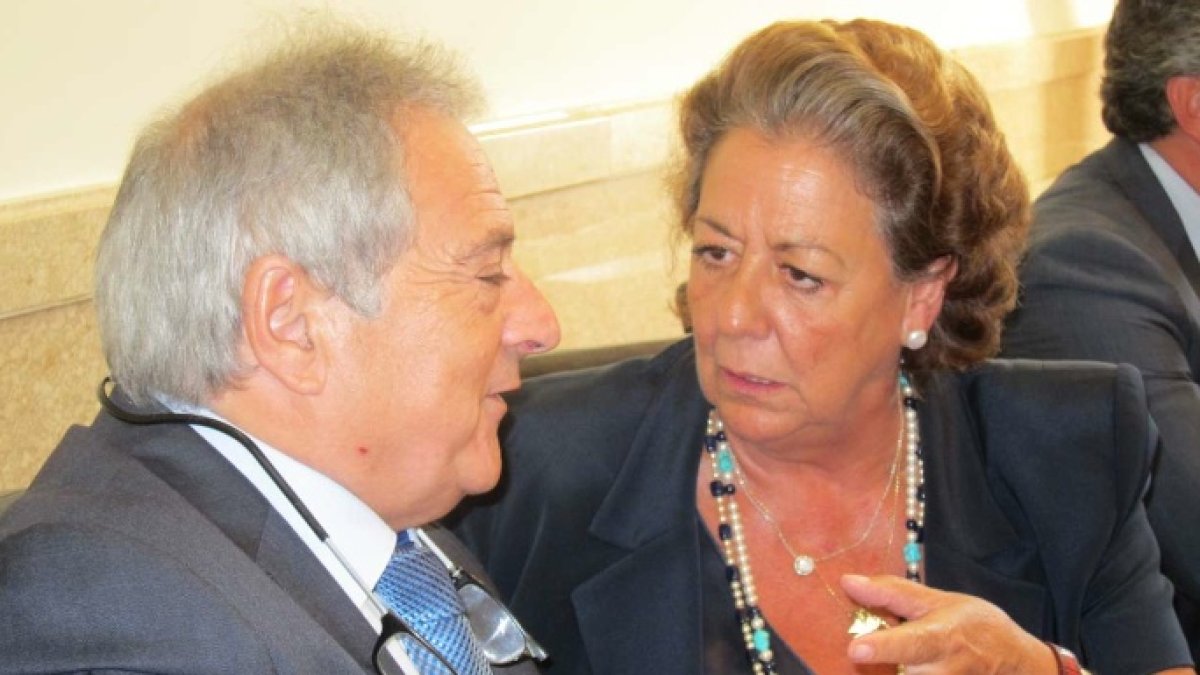 Alfonso Rus conversa con Ritá Barberá