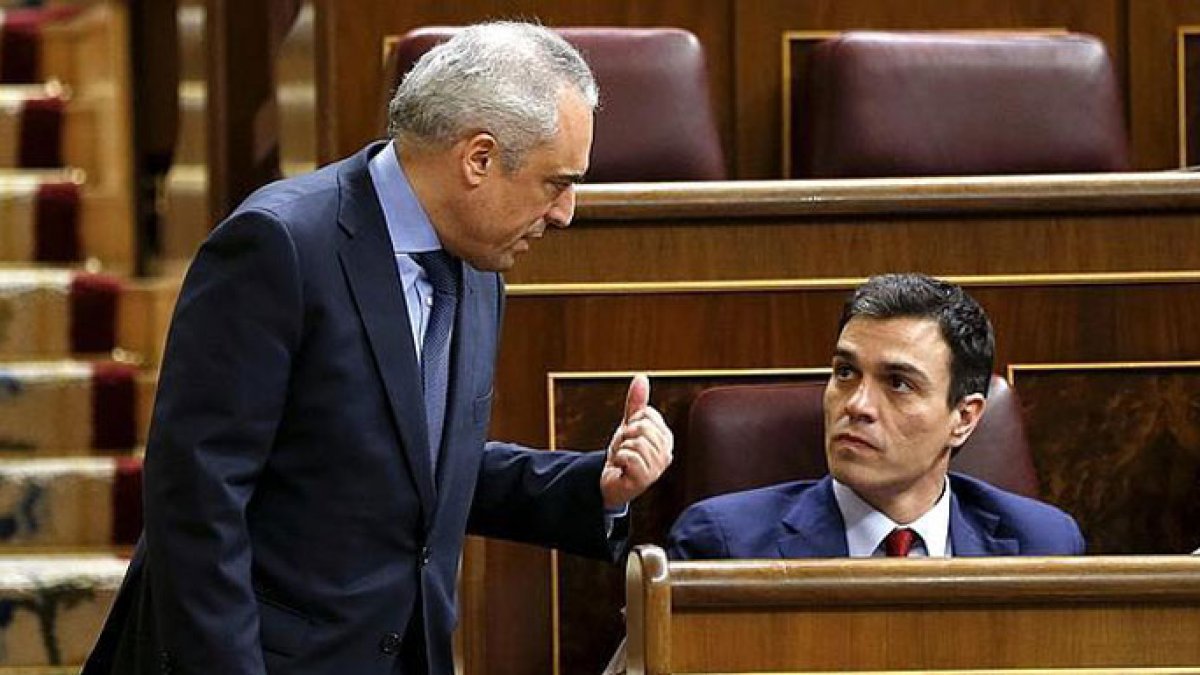 A cubierto: el rodillo de Sánchez y las izquierdas contra el PP empieza fuerte