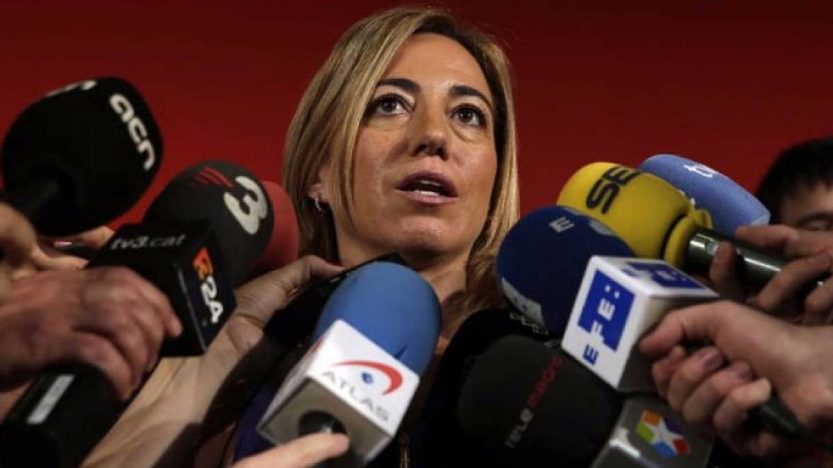 Chacón se siente incómoda nadando en las distintas aguas del PSOE y del PSC.