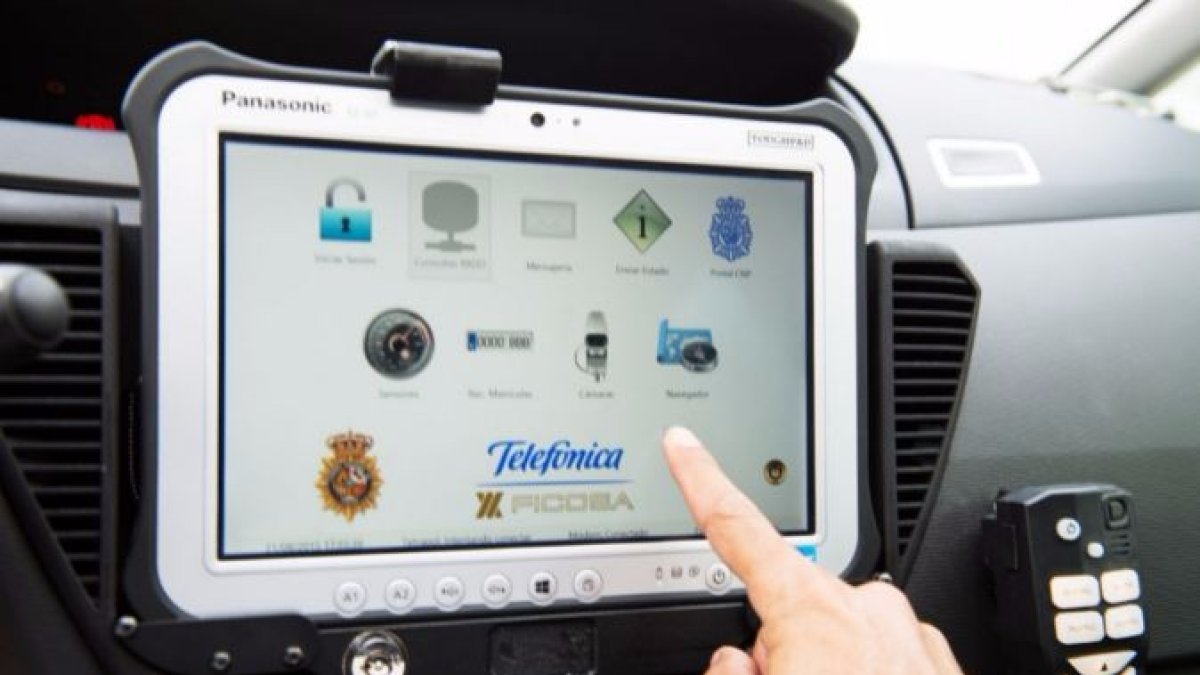 Coches de policía como verdaderas comisarias móviles