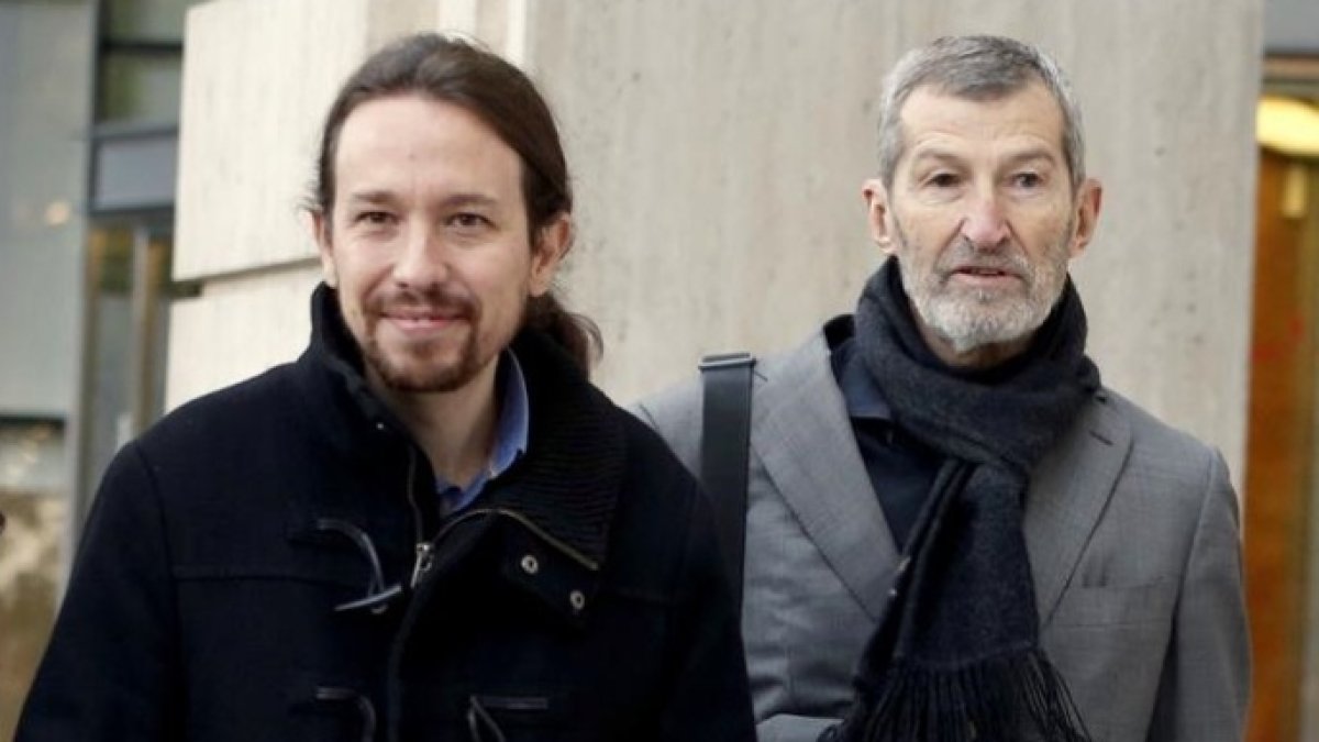 El general Rodríguez, junto a Pablo Iglesias