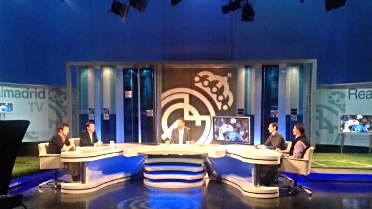 Florentino Pérez aguanta el estreno de su televisión.