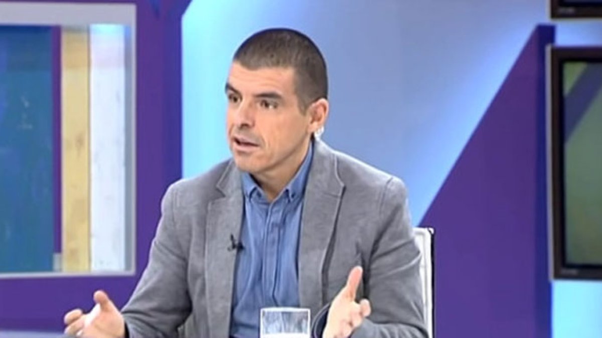 Linchan a un periodista de La Sexta por llamar memos a los titiriteros