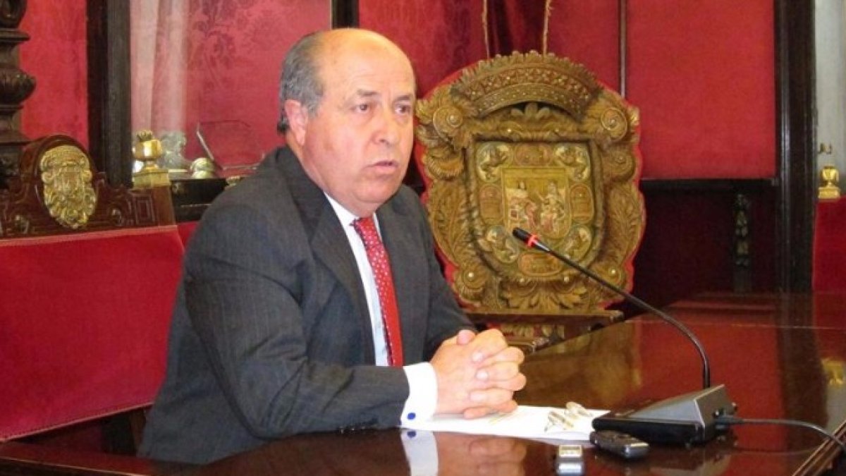 La UDEF detiene al alcalde de Granada y a la edil de Urbanismo por corrupción