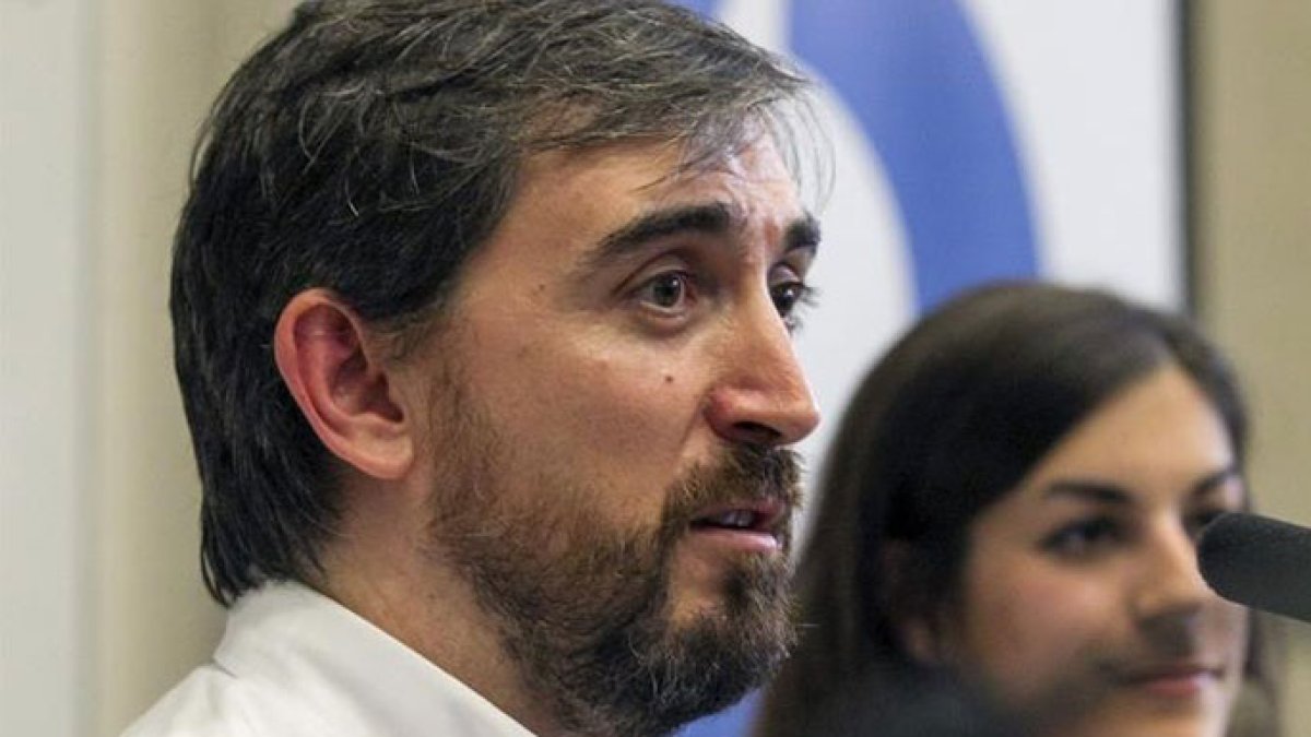Marhuenda mete un corte a Escolar por reírse de su título de comisario honorario