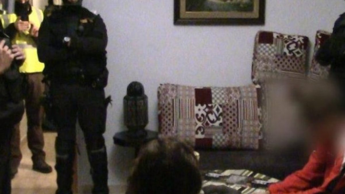 La redada impidió que la joven se uniese al ISIS.