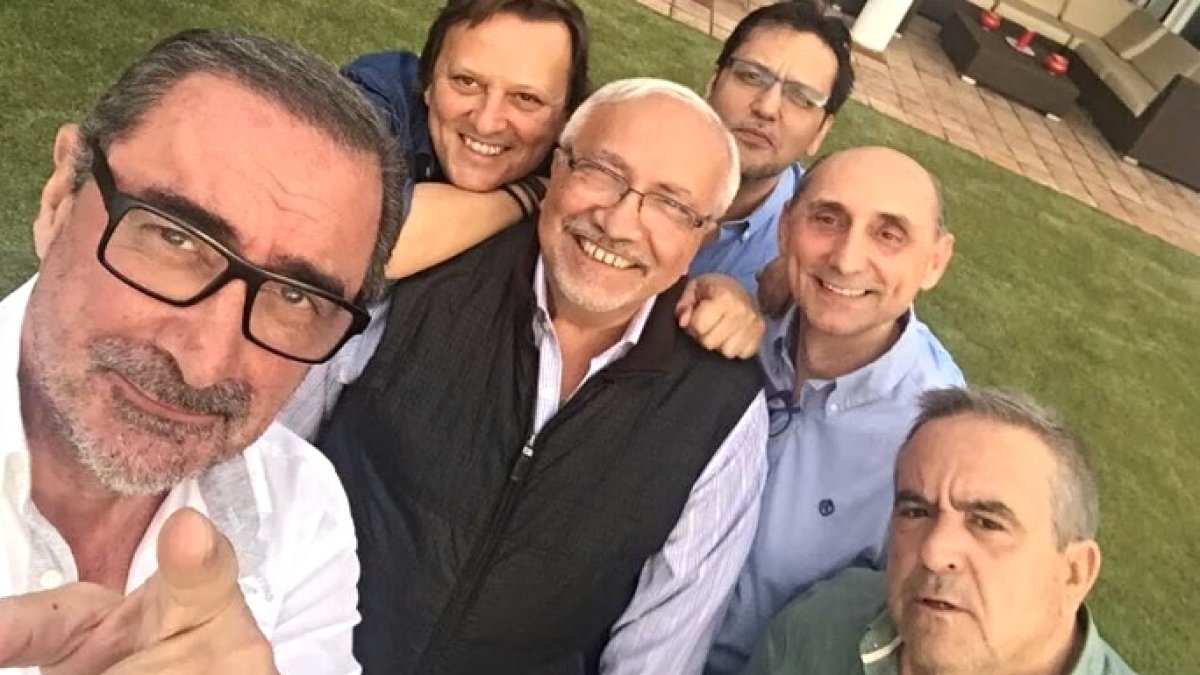 Carlos Herrera y parte de sus colaboradores, esta semana desde El Rocío.