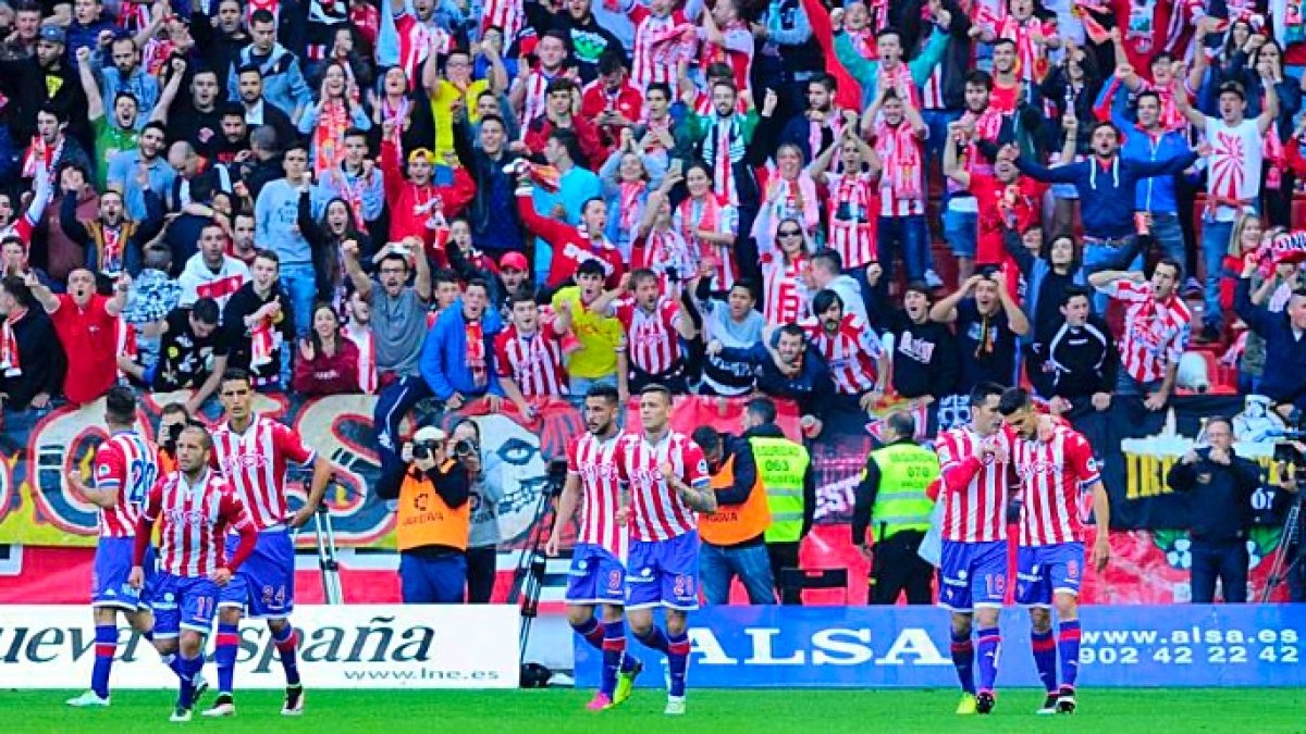 Fiesta en el Molinón porque el Sporting es de primera un año más.