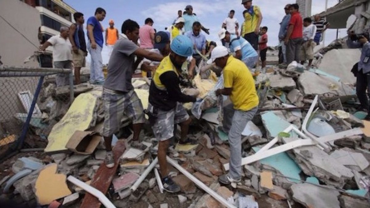Telefónica se suma al dolor del terremoto de Ecuador