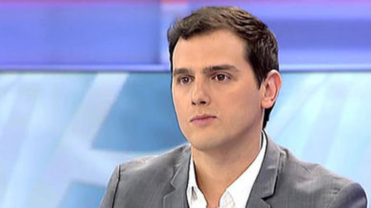 Rivera descoloca a Sánchez y Rajoy con una solución salomónica in extremis