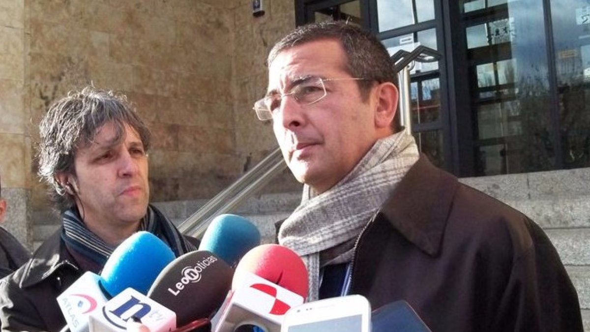 El abogado de Raquel Gago, Fermín Guerrero, ante los medios de comunicación.