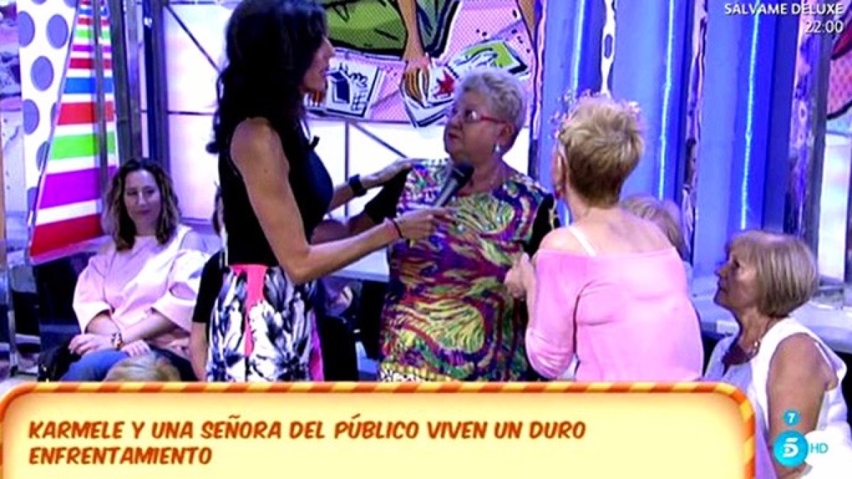 Paz Padilla y Karmele marchante con la mujer abochornada.