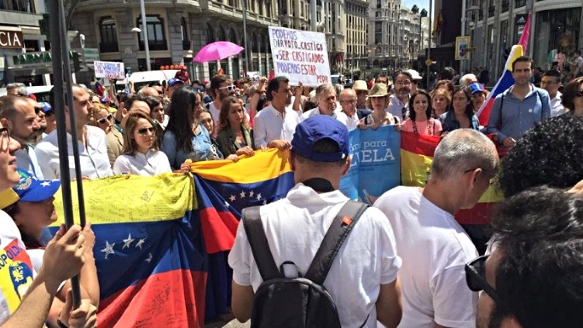 Dirigentes del PP y Ciudadanos en la manifestación en Madrid pidiendo democracia en Venezuela.