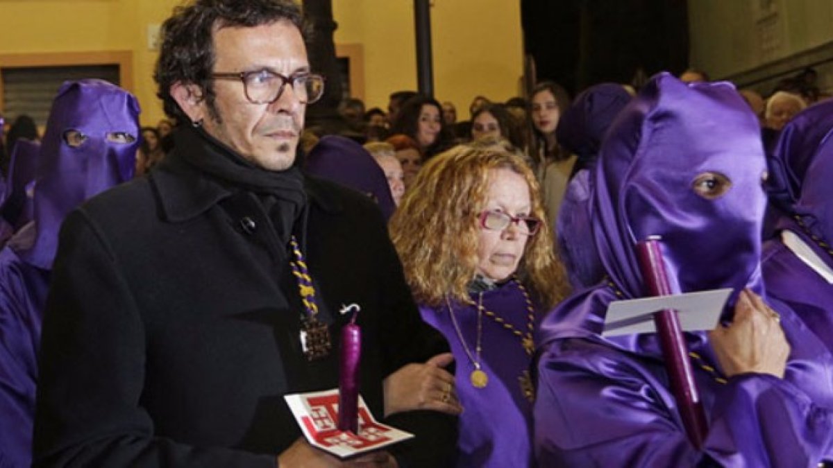 Kichi junto a su madre, en una foto del Diario de Cádiz.