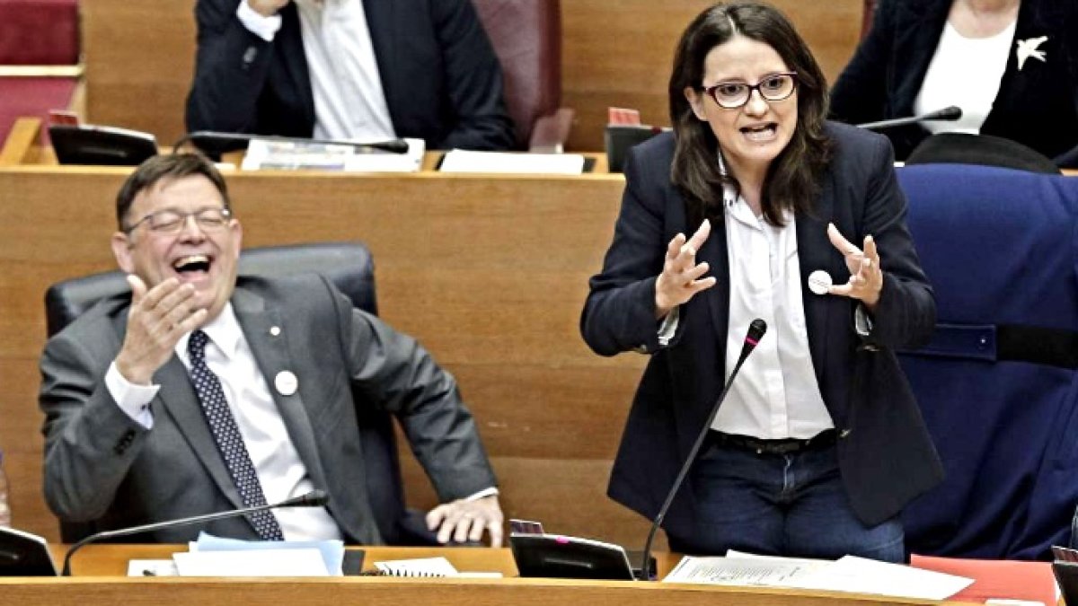 XimoPuig y Mónica Oltra, en una sesión de control en Les Corts.