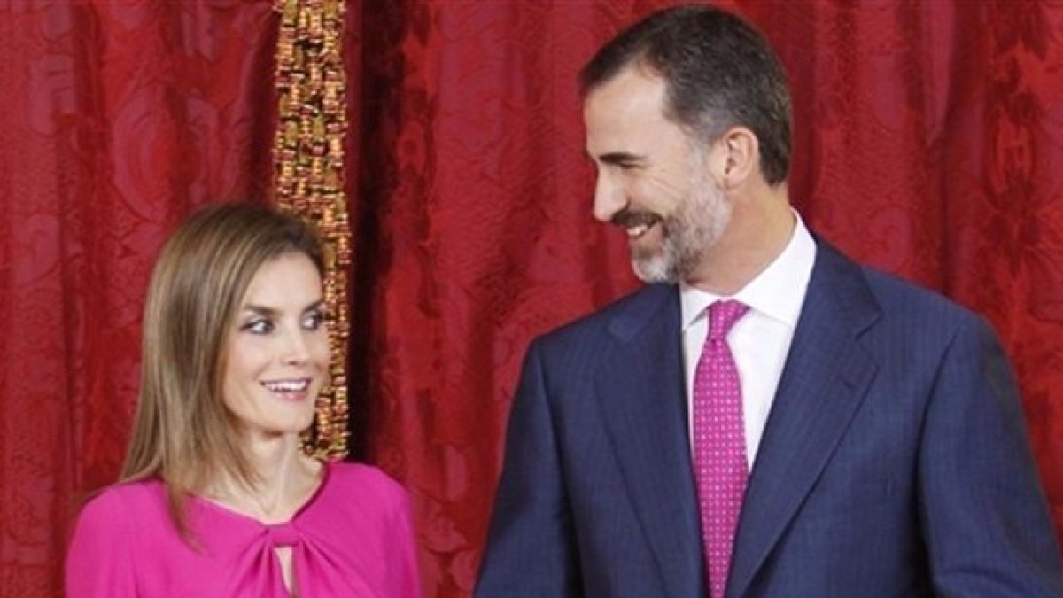 ¿Y si Doña Letizia susurrase una alternativa al Rey para desencallar la investidura?