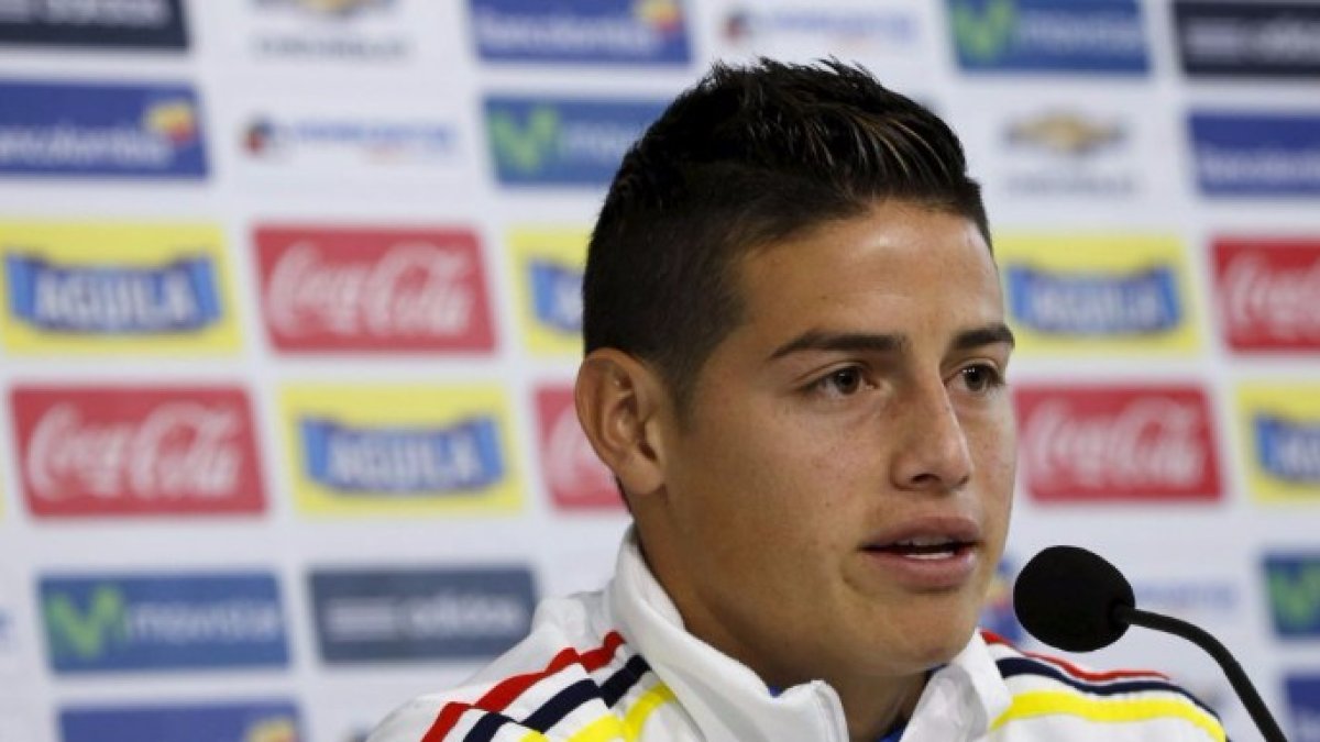 El jugador del Real Madrid, James Rodríguez, ante los medios de comunicación colombianos.