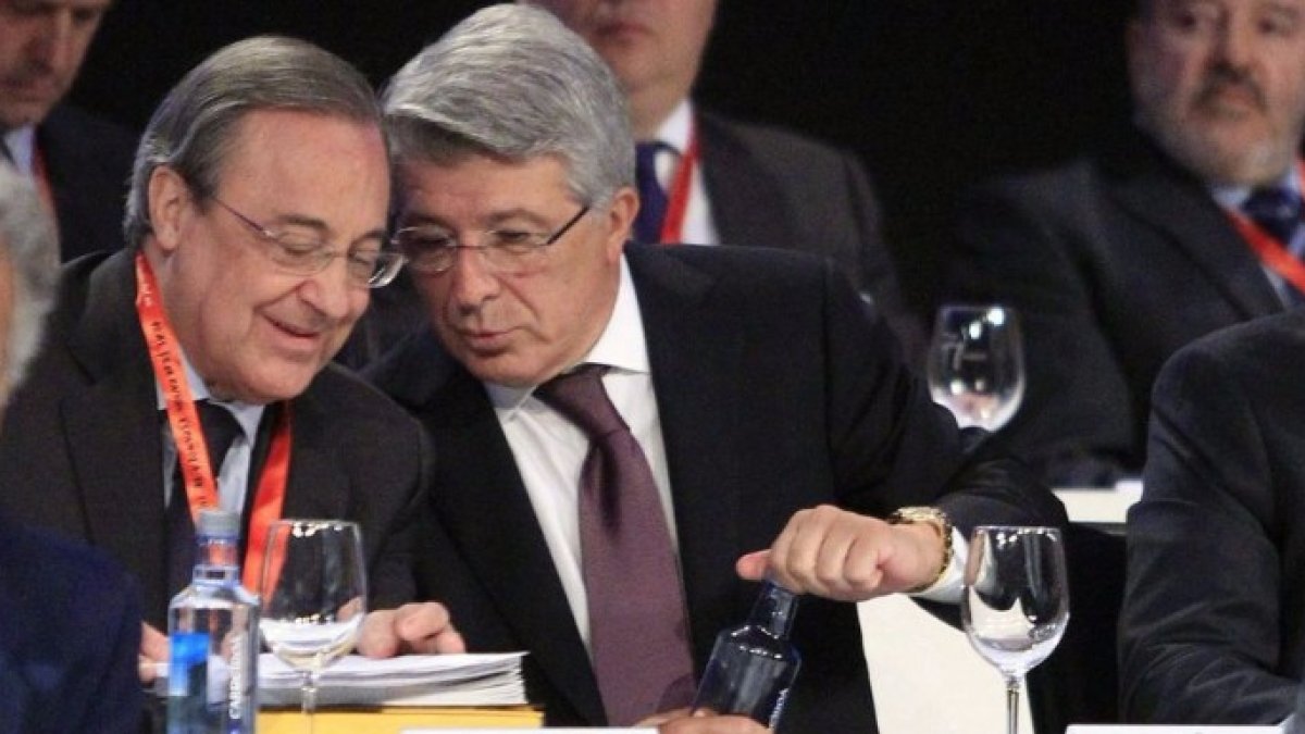 El presidente del Real Madrid, Florentino Pérez, y el del Atlético de Madrid, Enrique Cerezo.