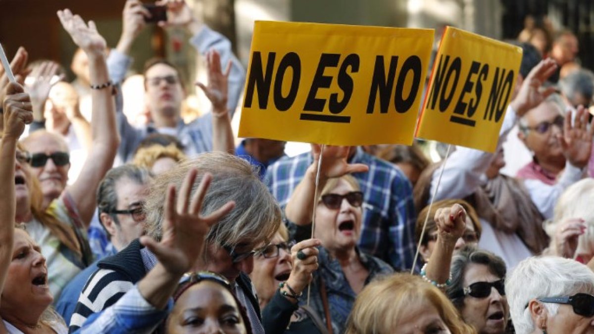 La concentración a las puertas de Ferraz del sábado.