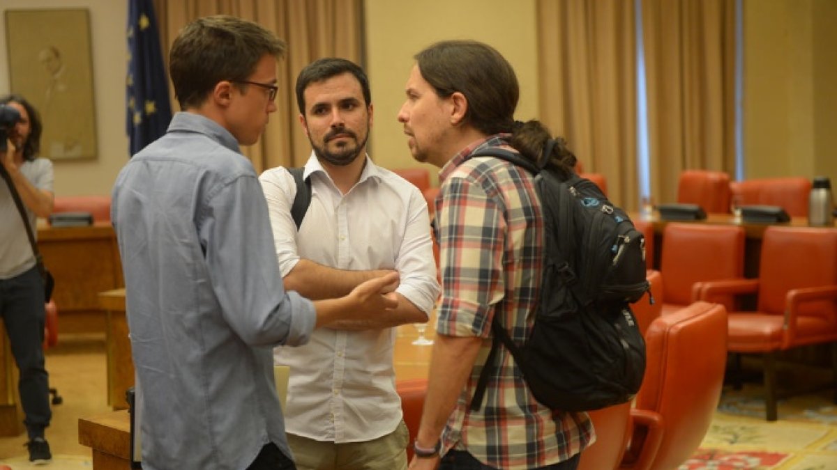 Errejón, Garzón e Iglesias conversan en el Congreso