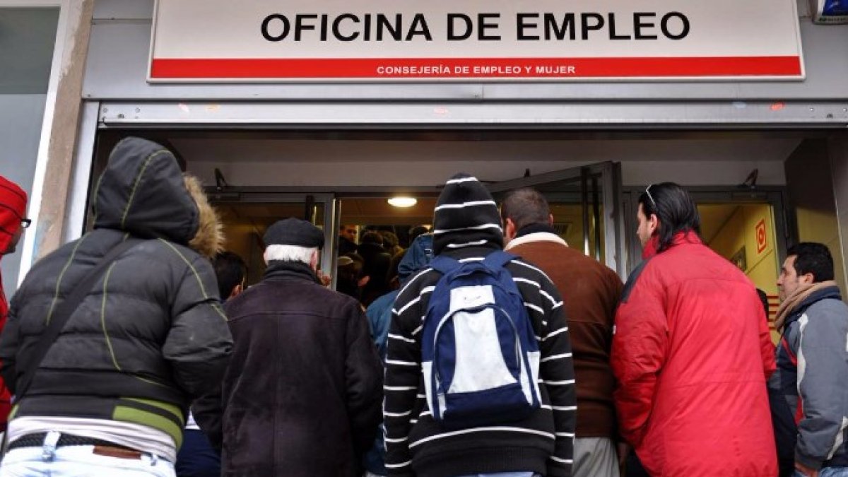 El paro sube en 44.685 personas en octubre, su menor repunte desde 2007