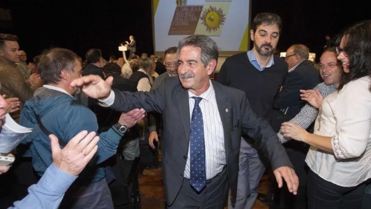El presidente de Cantabria, Miguel Angel Revilla, en una visita a Murcia.
