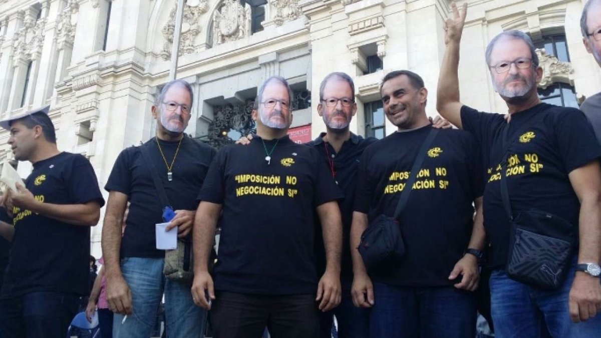 La policía municipal protesta contra la gestión de Barbero.