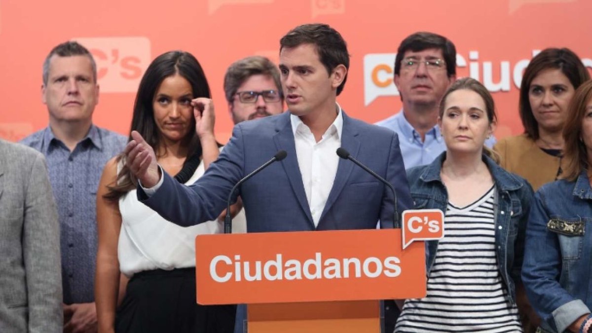 La ejecutiva de Ciudadanos, con Rivera al frente, al anunciar su abstención
