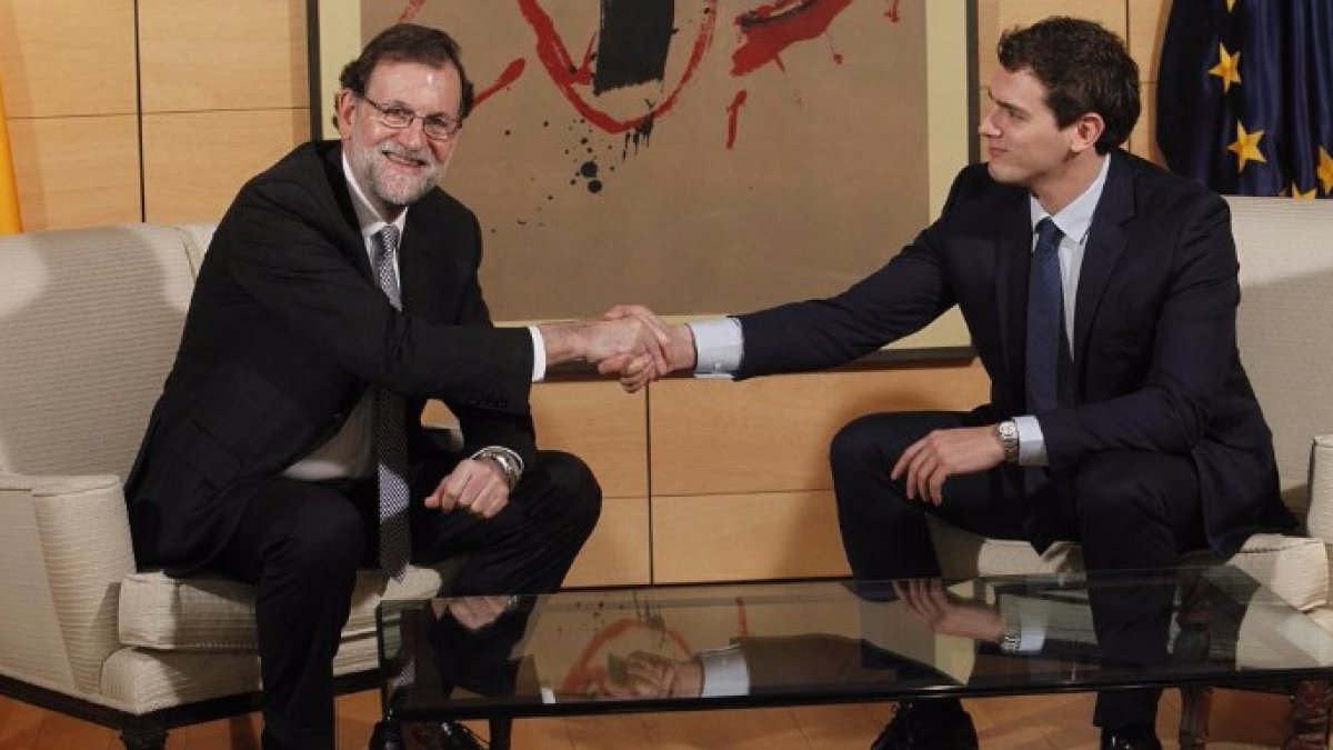 Tras fijar fecha para la investidura, Rajoy todavía se guarda un as en la manga