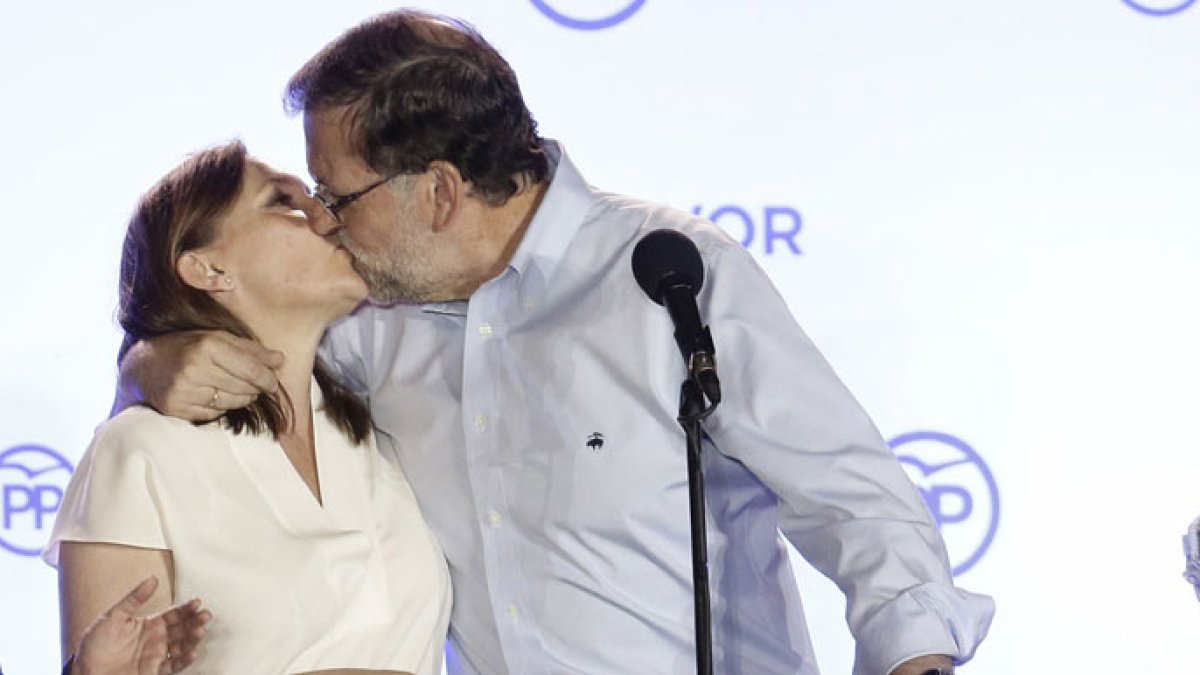 El beso de Rajoy a Viri se hizo viral en un abrir y cerrar de ojos.