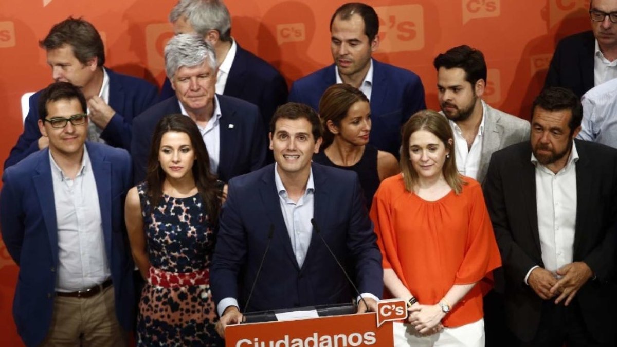 Rivera y su ejecutiva valorando los resultados de Ciudadanos