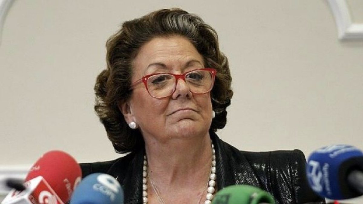 Barberá seguirá como senadora.