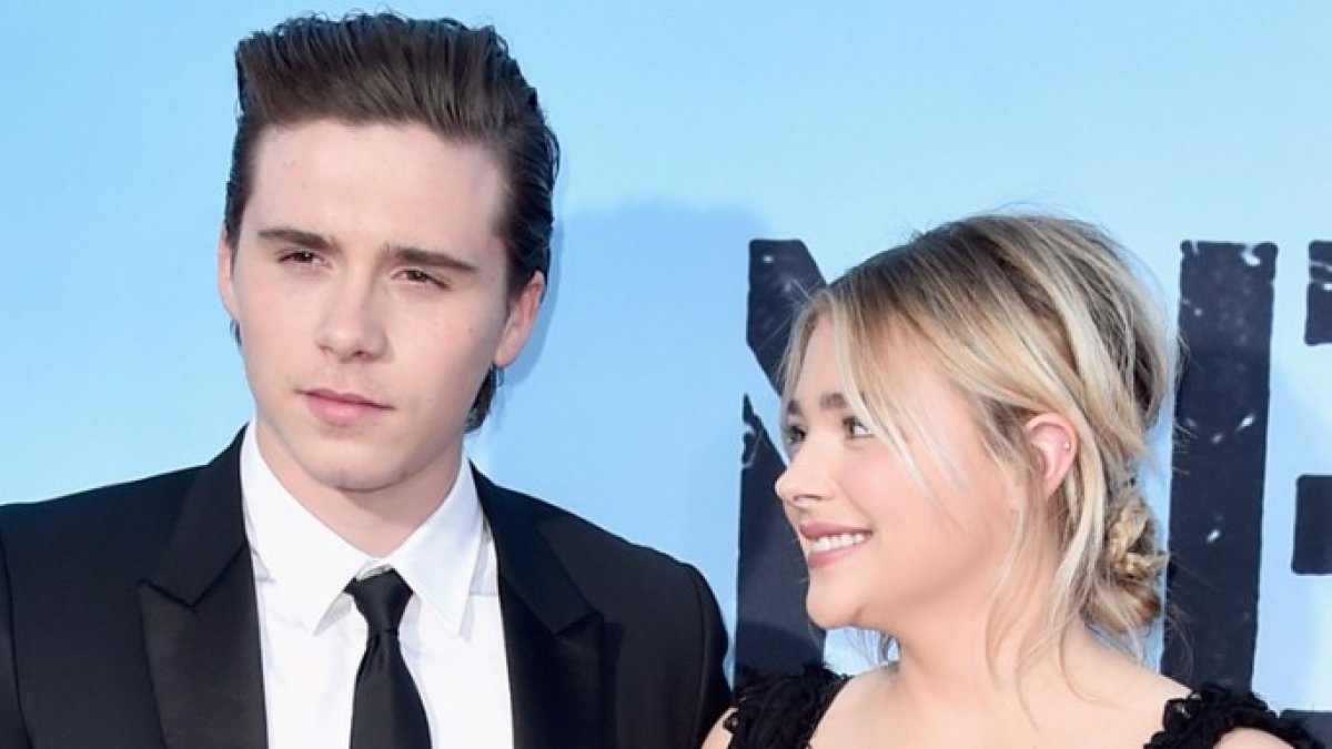 Brooklyn junto a Chloe Grace Moretz, su única novia conocida hasta la fecha.