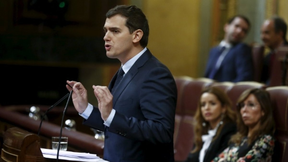 Rivera, con rostro serio, en la tribuna del Congreso