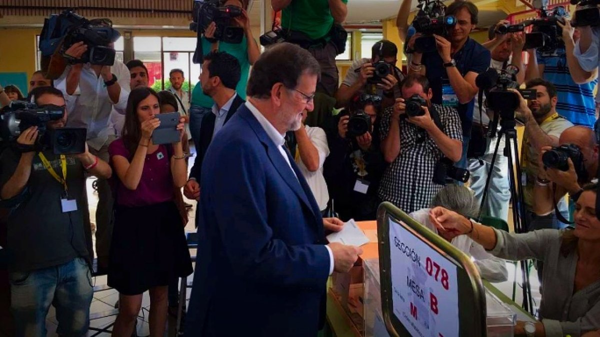 Mariano Rajoy ejerciendo su derecho a voto el pasado 26-J.